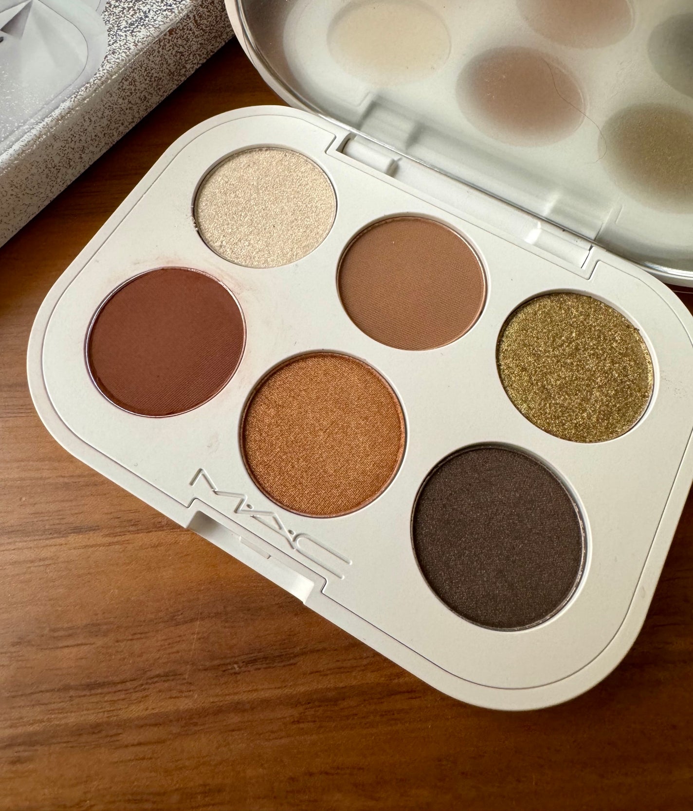 スコール ゴールズ アイシャドウ パレット × 6/M・A・C/アイシャドウパレットを使ったクチコミ(4枚目)