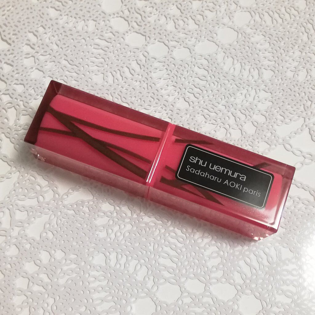 #サダハルアオキ とのコラボ🍰

#shuuemura の#ルージュアンリミテッドラッカーシャイン の#アズキキャラメル

スイーツブランドのサダハルアオキとのコラボアイテム💓
リップは合計で6色出てるんだけど、艶感のある#ラッカーシャ