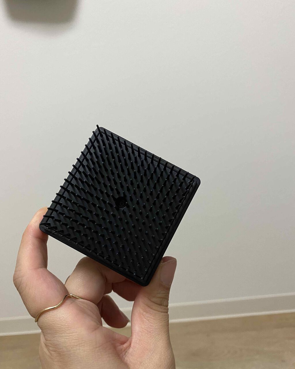 M. on LIPS 「サロニア 電動ヘアブラシ 髪をあまり梳かす習慣のない私。笑これ..」(1枚目)