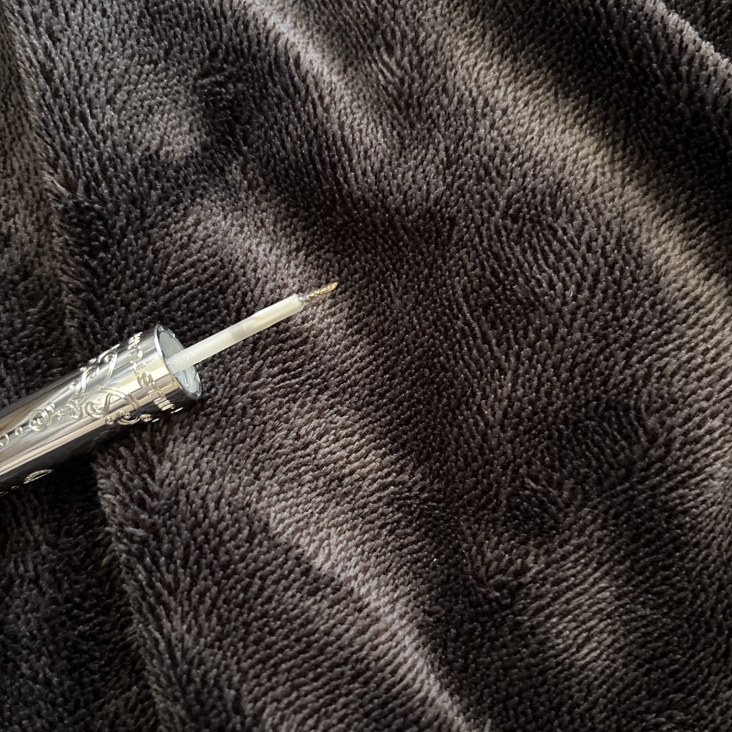 ジルスチュアート　アイダイヤモンド グリマー 03 milky dust/JILL STUART/グリッターを使ったクチコミ（2枚目）