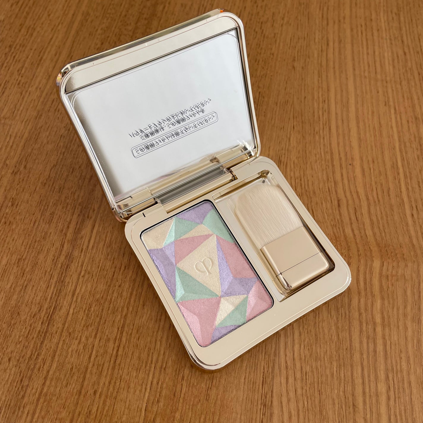 ル・レオスールデクラ /クレ・ド・ポー ボーテ/パウダーハイライトを使ったクチコミ(4枚目)