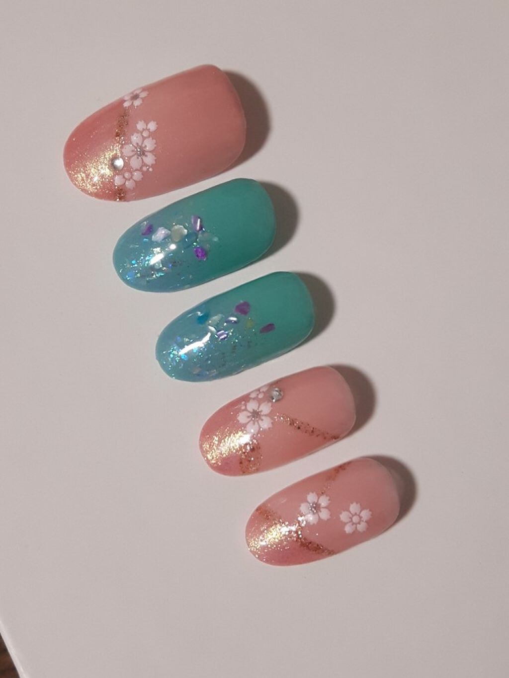 ジーニッシュ No.49 WOUNDER LAND ワンダーランド/ジーニッシュマニキュア/マニキュアを使ったクチコミ（1枚目）