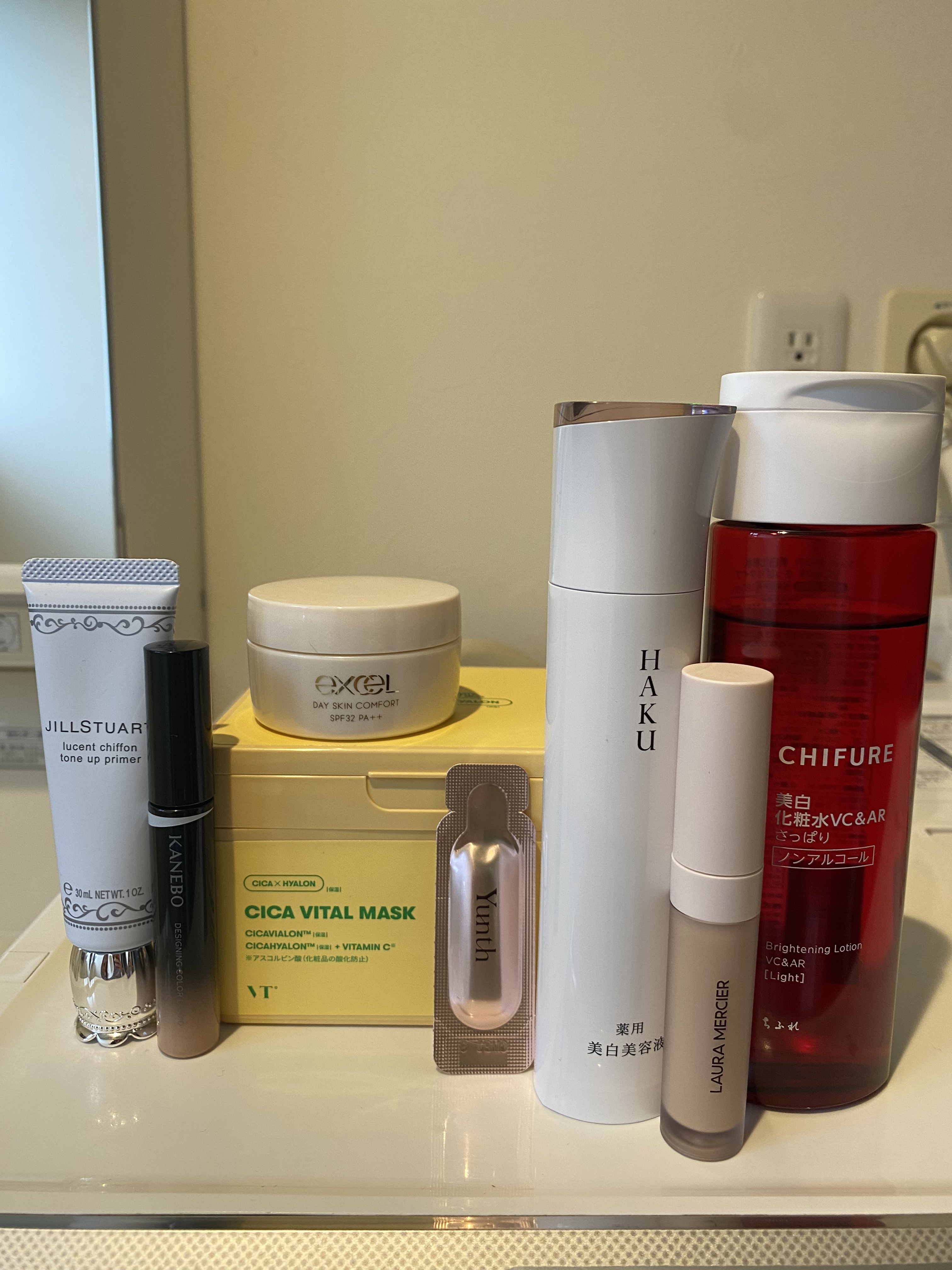 リアル フローレス ウェイトレス パーフェクティング コンシーラー 1N0/ローラ メルシエ/リキッドコンシーラーを使ったクチコミ（1枚目）