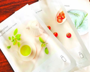 Innisfreeのシートマスク( ˘ᵕ˘ )
シート自体は薄いのですが、液がひたひたに入っていて肌にきちんと密着してくれます♪

ちなみに…さっぱり･しっとり･リッチな潤い
の3タイプに分かれていて
