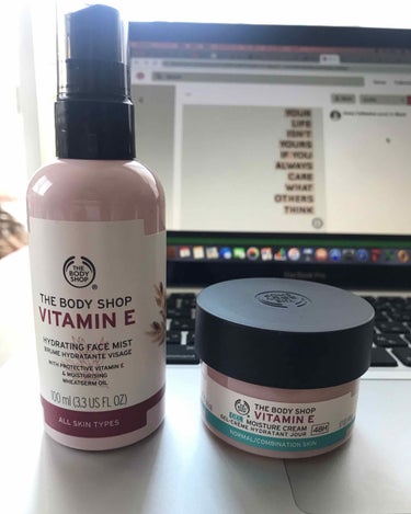 THE BODY SHOP ビタミンE ハイドレーティングフェイスミスト、ジェル モイスチャークリーム(普通肌、混合肌向け)

 <フェイスミスト>
・ローズウォーターのほのかな香りが◎
・コムギ胚芽油