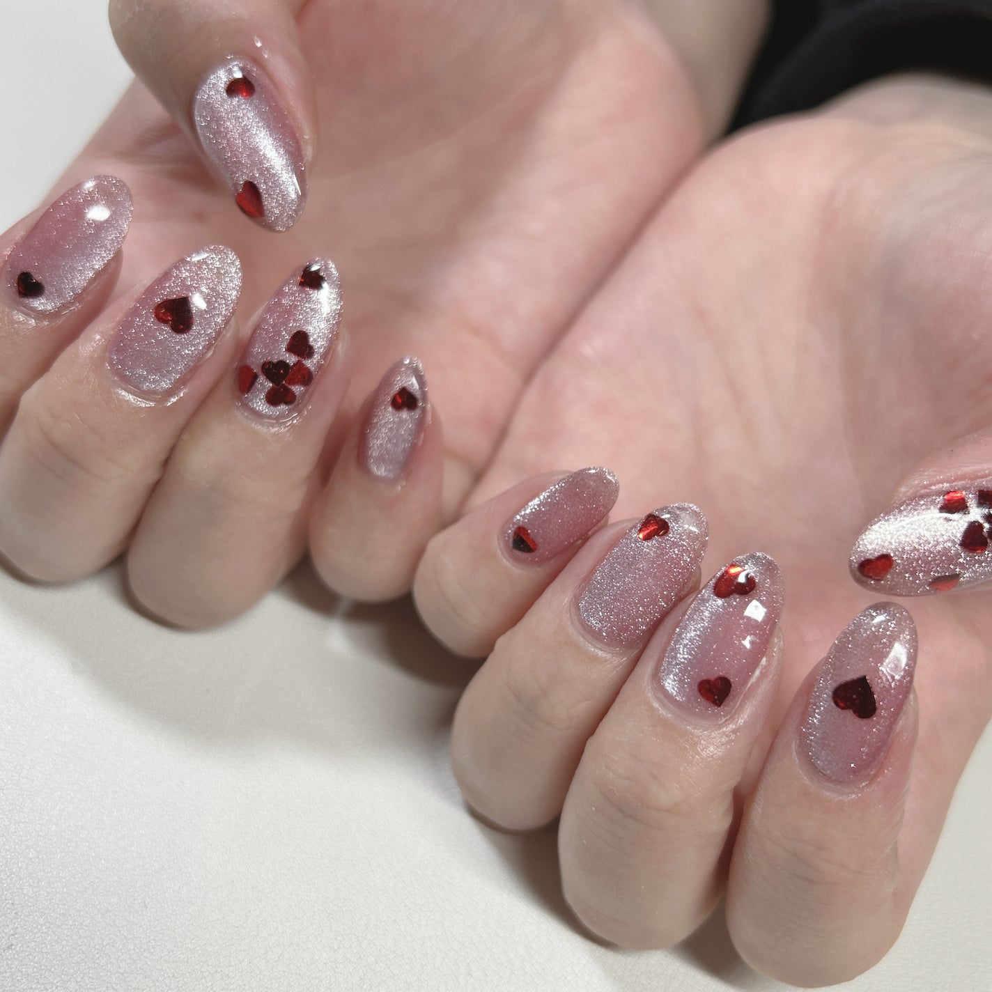 sanae.y on LIPS 「バレンタインネイル💗💗#煌めく冬ネイル#バレンタインネイル #..」(2枚目)