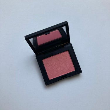 NARS ブラッシュ ミニのクチコミ「NARS
ブラッシュ ミニ
4100 ORGASM 

言わず知れた、NARSの名品チーク💕
.....」（1枚目）