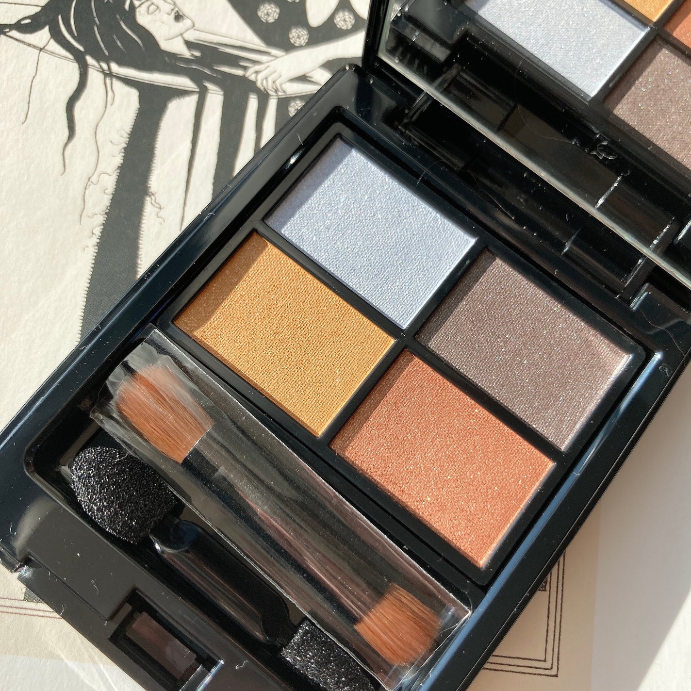 ミネラルクラッシィシャドー/エトヴォス/アイシャドウパレットを使ったクチコミ(2枚目)