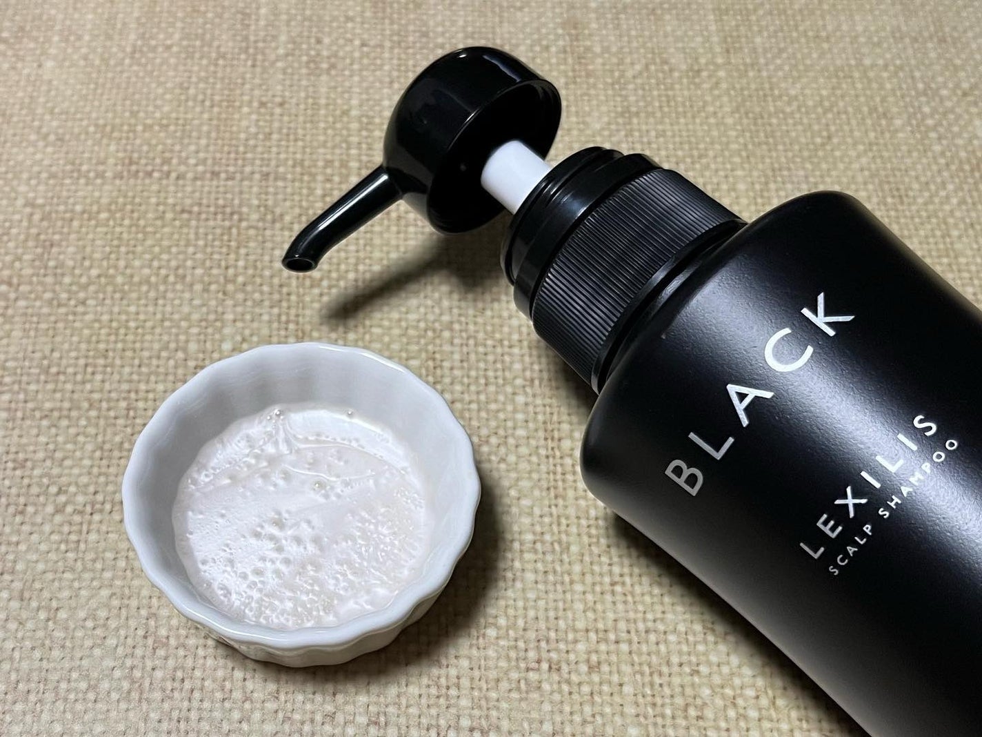 ブラック フレグランス スタイリング ヘアエッセンス/LEXILIS/アウトバストリートメントを使ったクチコミ(3枚目)