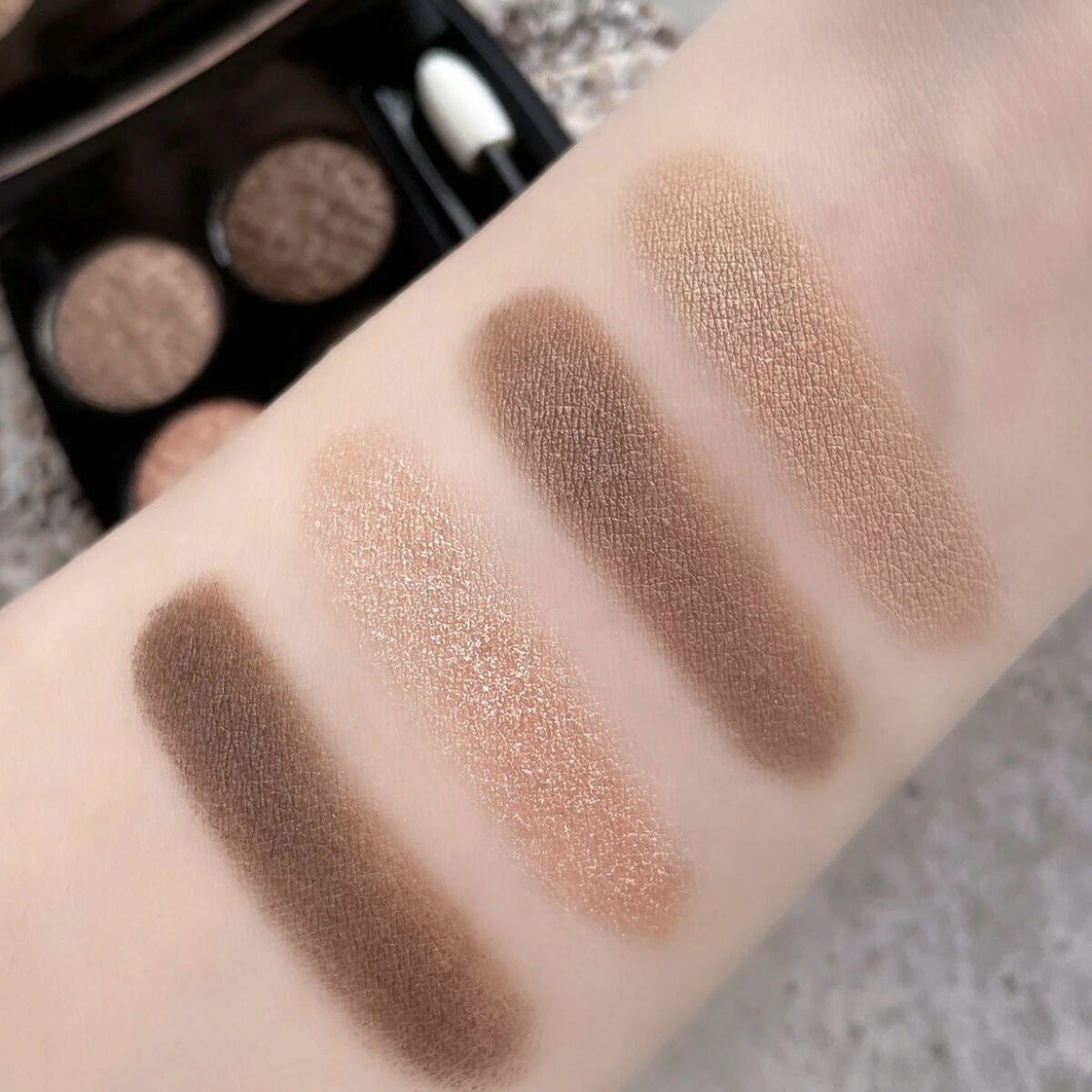 レ キャトル オンブル ツイード 04 ツイード ブラン エ ローズ/CHANEL/アイシャドウパレットを使ったクチコミ（2枚目）