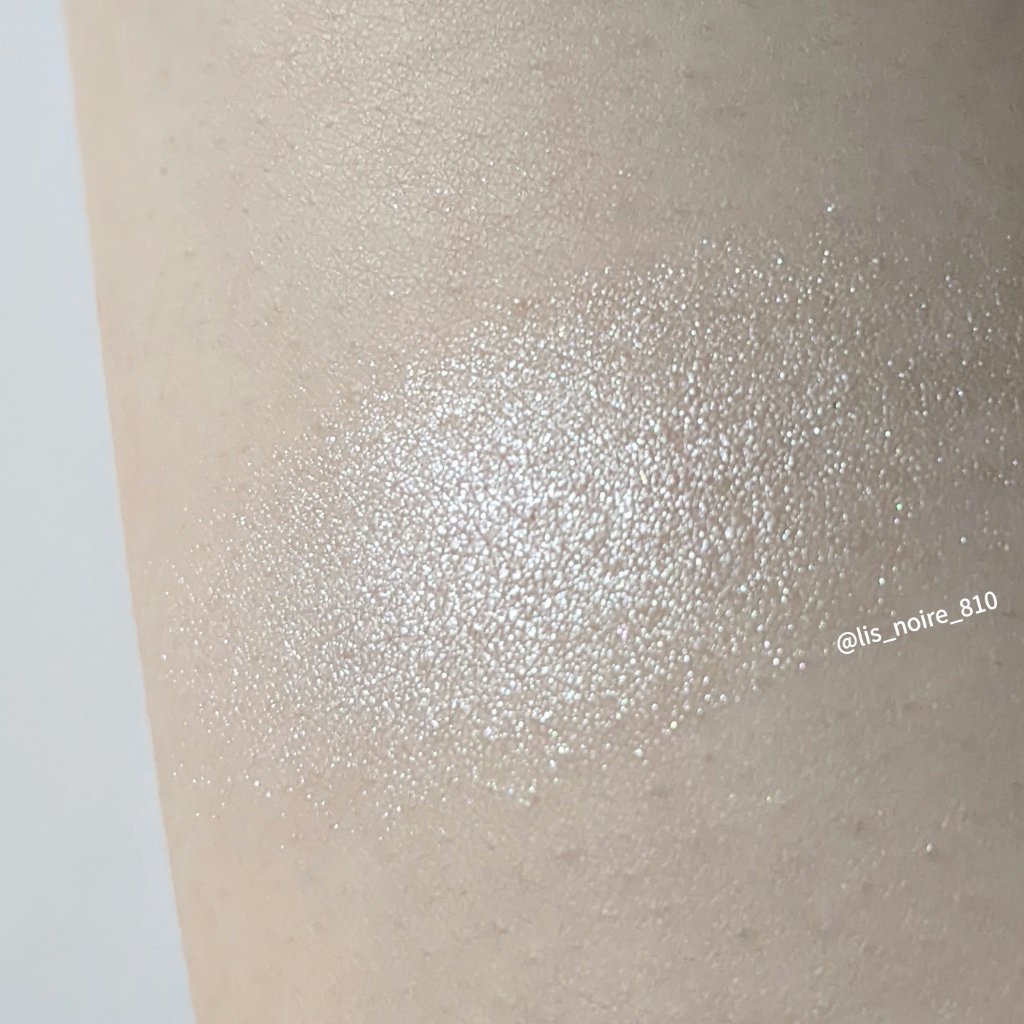 UR GLAM　BRIGHTNING POWDER シルバー/U R GLAM/パウダーハイライトを使ったクチコミ（2枚目）