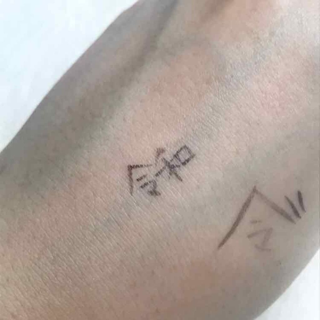 EYE OPENING LINER/UZU BY FLOWFUSHI/リキッドアイライナーを使ったクチコミ（2枚目）