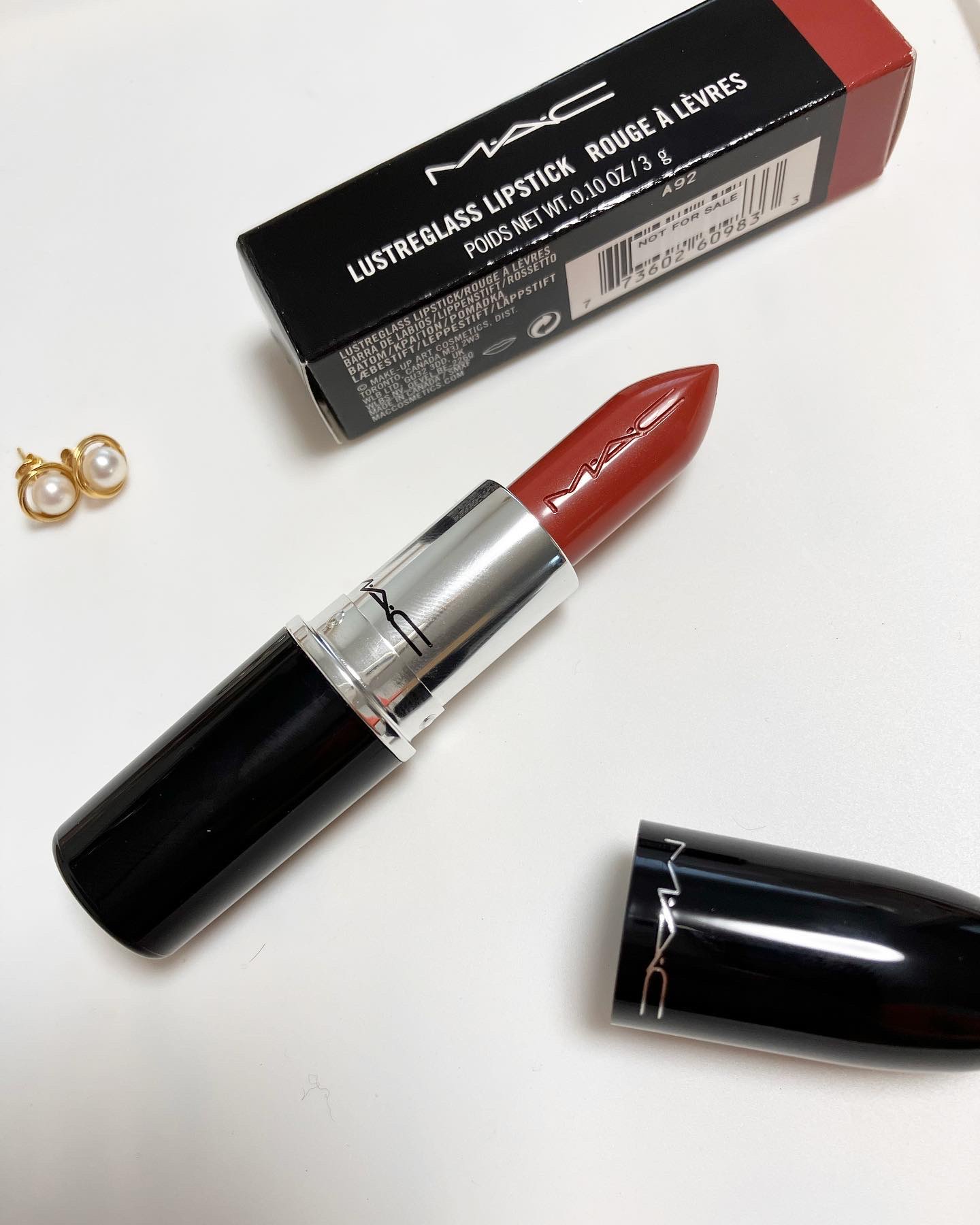 ／
まるでリップクリームみたい✨✨
ツヤも発色も自由自在！
＼

M・A・C
ラスターガラス リップスティック
color💋ビジネス カジュアル

マスクを外すようになって、
何本あっても足りない口紅💄

M・A・Cから人気のカラー試し