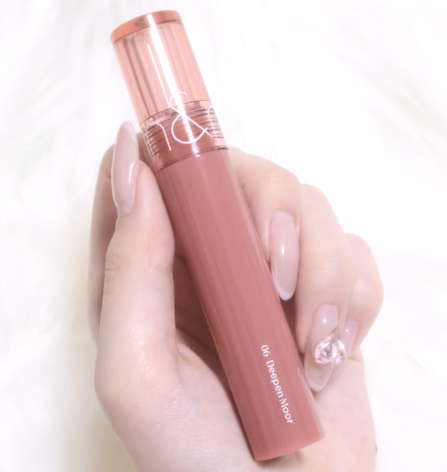 グラスティングカラーグロス 06 ディープンムーア(DEEPEN MOOR) /rom&nd/リップグロスを使ったクチコミ（1枚目）