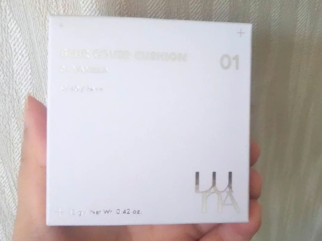 LUNA　ブラーカバークッション

こんにちは✨Monaです👩

​👩 **ファンデ難民さん注目** 👩
​諦めていた毛穴の凹凸や色ムラまで、まるでフォトショ加工したみたいにブラーカバーしてくれるクッションファンデを試してみました！✨