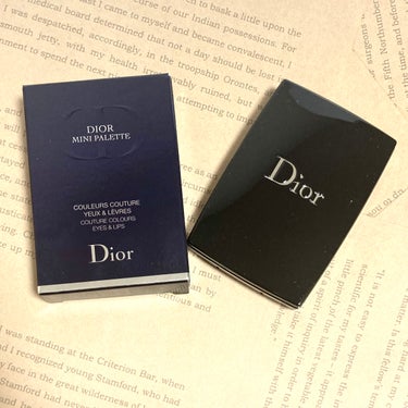 Diorのミニメイクパレット！
なんと、ノベルティで頂きました😳
リップ2色とアイシャドウ3色が入っています✨

鏡とブラシも付いていて使いやすい設計…！！
色も仕事にもプライベートにも使える色味なので