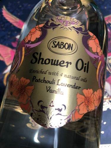 SABON シャワーオイル
パッケージだけ違うけど定番の香りらしい。
凄くいいにおいで甘い系かな(●︎´▽︎`●︎)
洗った後ツルツルじゃなくてしっとりしてていい(●︎´▽︎`●︎)
値段が高いのが難点