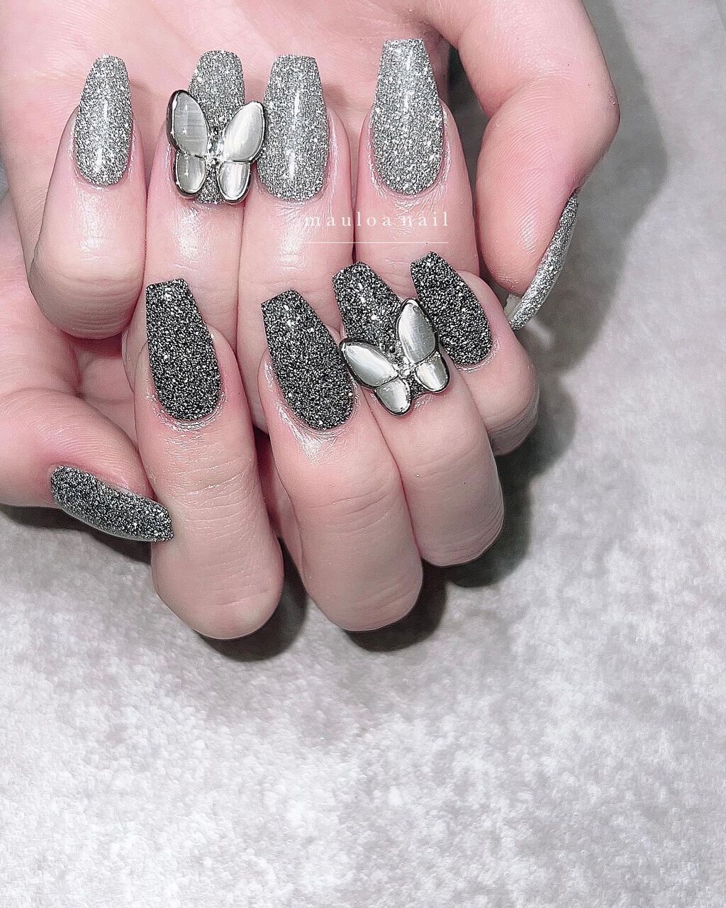 #ネイル,#ラメネイル,#秋ネイル,#アートネイル,#冬ネイル,#スワロネイル,#ニュアンスネイル,#くすみカラーネイル,#グリッターネイル,#ミラーネイル,#綺麗めネイル,#セルフネイル,#パールネイル,#白グラデネイル,#ホワイトネイル,#フラッシュネイル,#シンプルネイル,#シルバーネイル,#スノーネイルのネイルデザイン