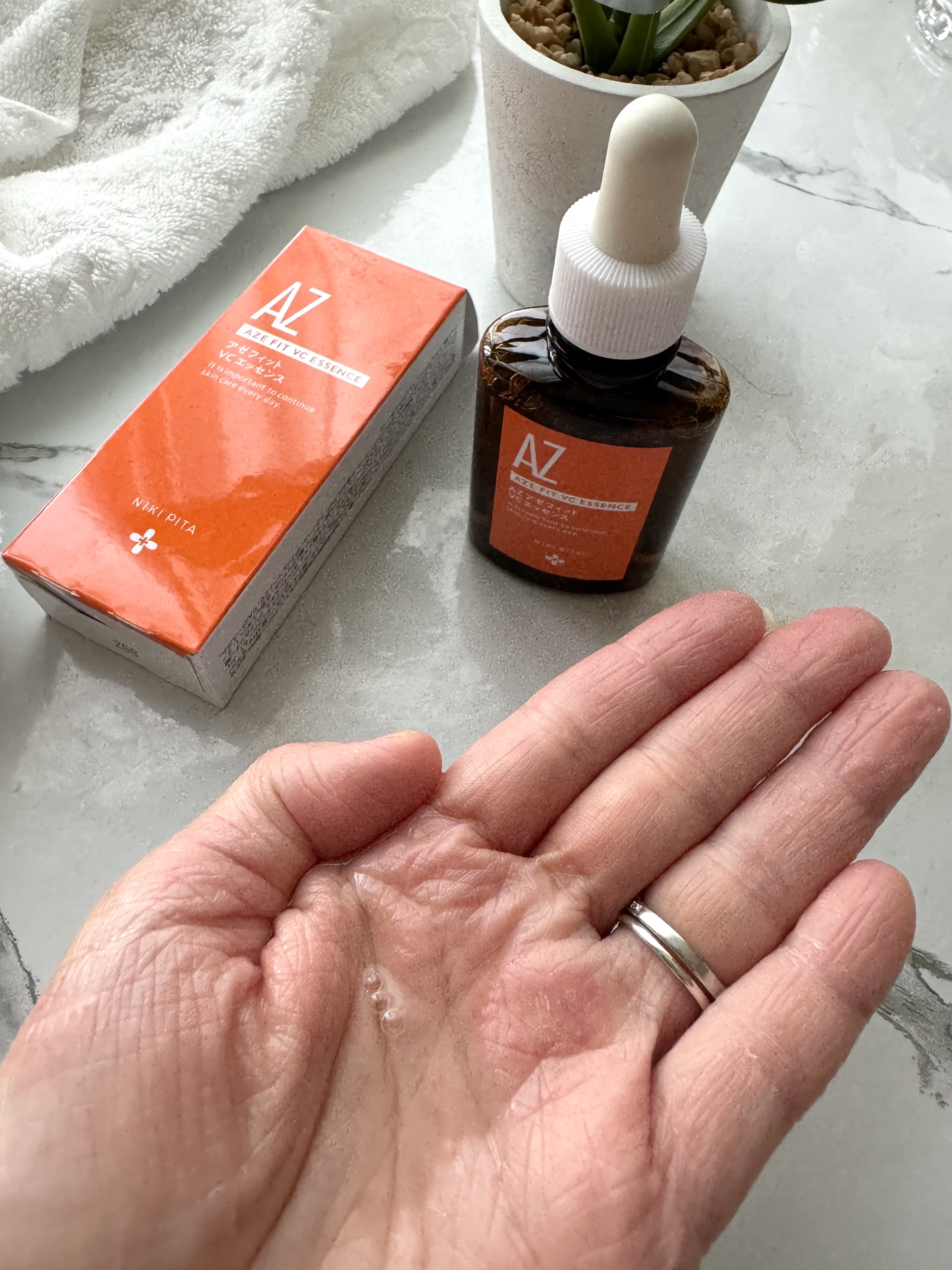 AZシリーズ アゼッフィト VCエッセンス/NIKI PITA/美容液を使ったクチコミ（3枚目）