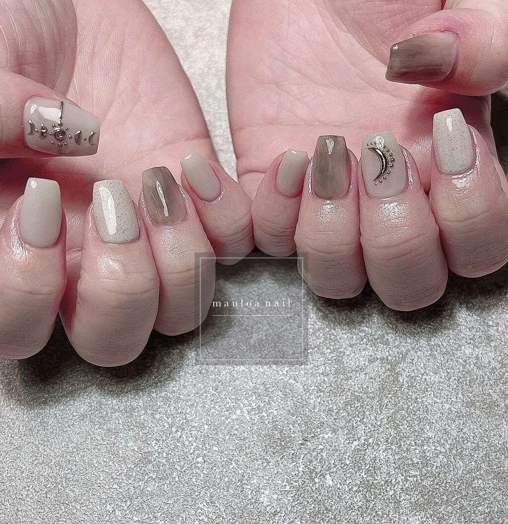 #シルバーネイル,#ブラウンネイル,#アートネイル,#海ネイル,#ミラーアートネイル,#月ネイル,#太陽ネイル,#うねうねネイル,#サマーネイル,#ジュエリーネイル,#ミラーネイル,#手書きアートネイル,#うねうねネイル,#グレージュネイル,#秋ネイル,#天王寺ネイル,#ネイルのネイルデザイン