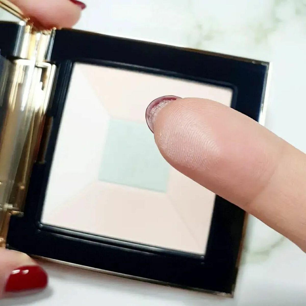 トランスルーセント プレストパウダー 03 グリーン/Amplitude/プレストパウダーを使ったクチコミ（3枚目）