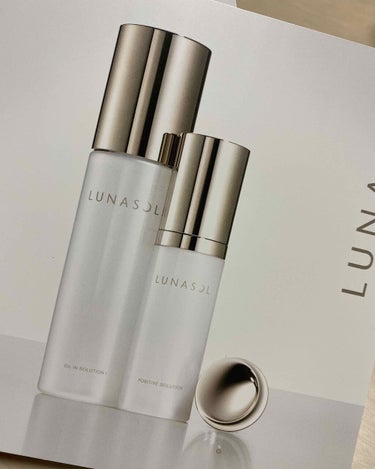 LUNASOL オイルインソリューションI（みずみずしいしっとりタイプ）のクチコミ「"化粧液"という名の1本で済むスキンケアです！❤︎ 
乳液と化粧水が一体になっていて5000円.....」（2枚目）