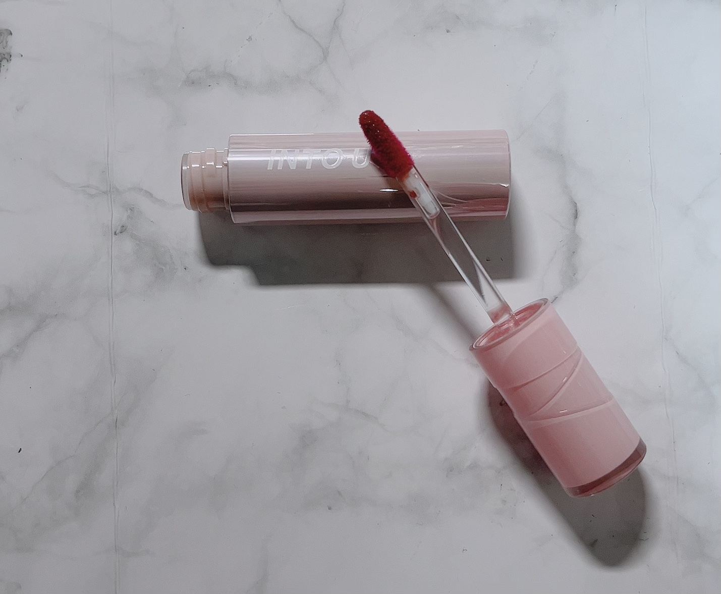 ジューシーパンピンググロス WG04 インローズ(IN ROSE)/INTO U/リップグロスを使ったクチコミ（2枚目）