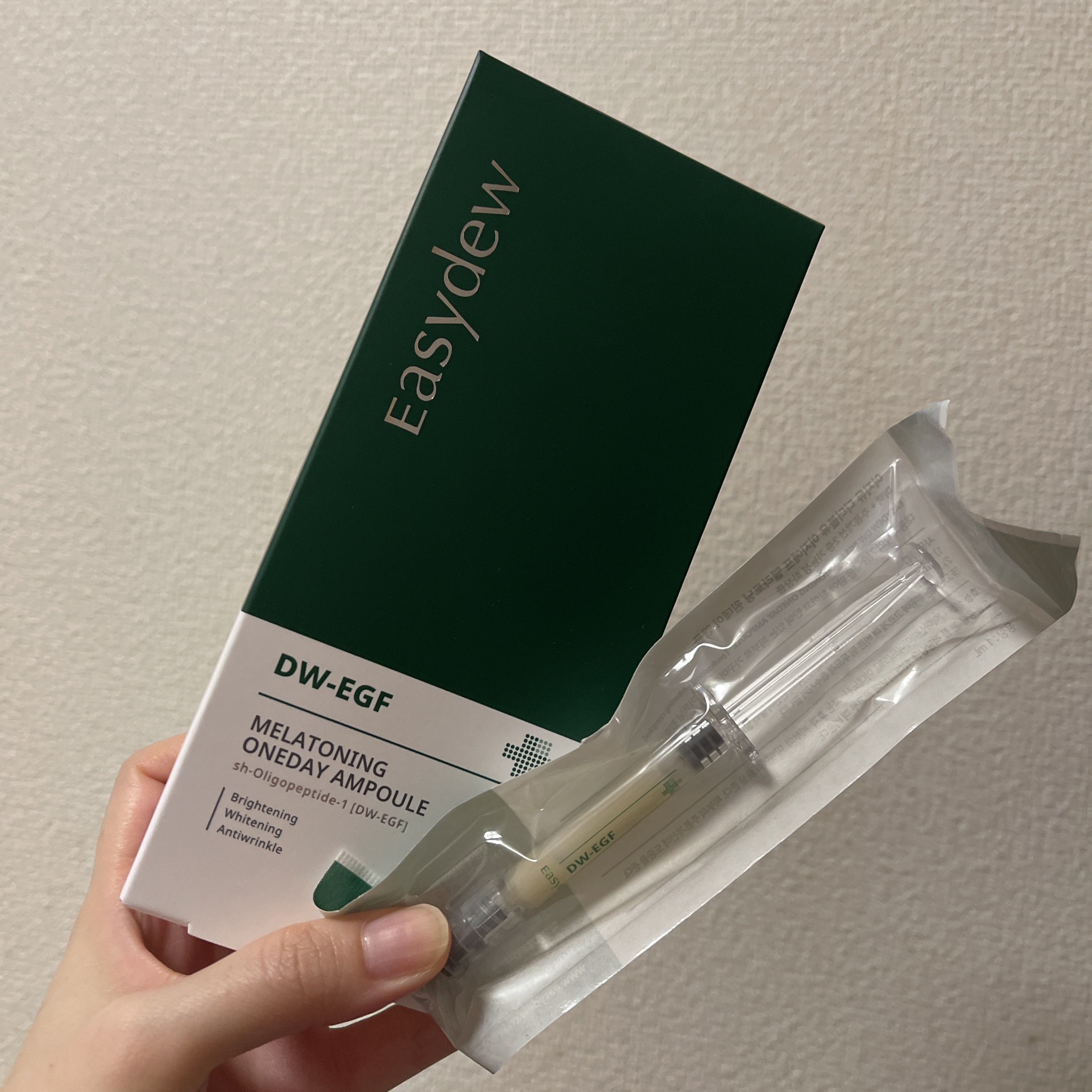 ★Easydew DW-EGFワンデイズアンプル

＊Qoo10購入品＊

7本入りだったかな?!箱のタイプになります。
前回のメガ割で購入し、今回も企画セットで購入しました。

1本売り…高！って思いますよね…。
注射器型のアンプルで衛生