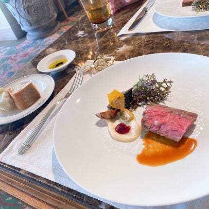 ♡ on LIPS 「ミニーマウスのお顔をラズベリームースとストロベリーアイスで型取..」(4枚目)