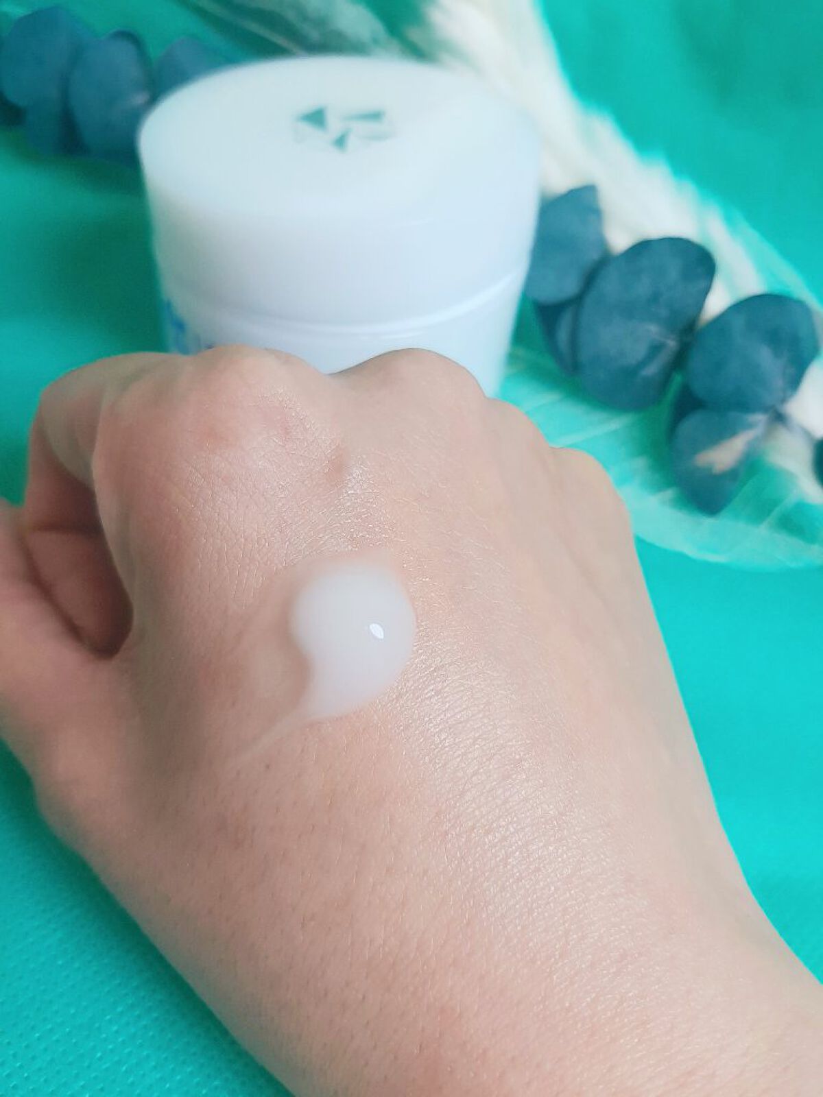 pokupoku11 on LIPS 「使用量に応じてパックにも使えるオールインワンですウォーターリリ..」(5枚目)