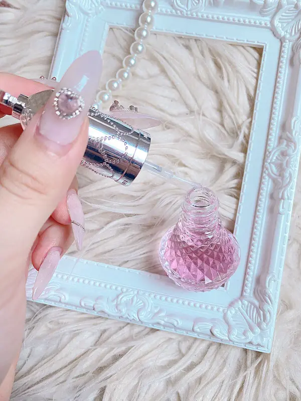 ネイルオイルの効果とは?正しい使い方とおすすめアイテム20選をご紹介!