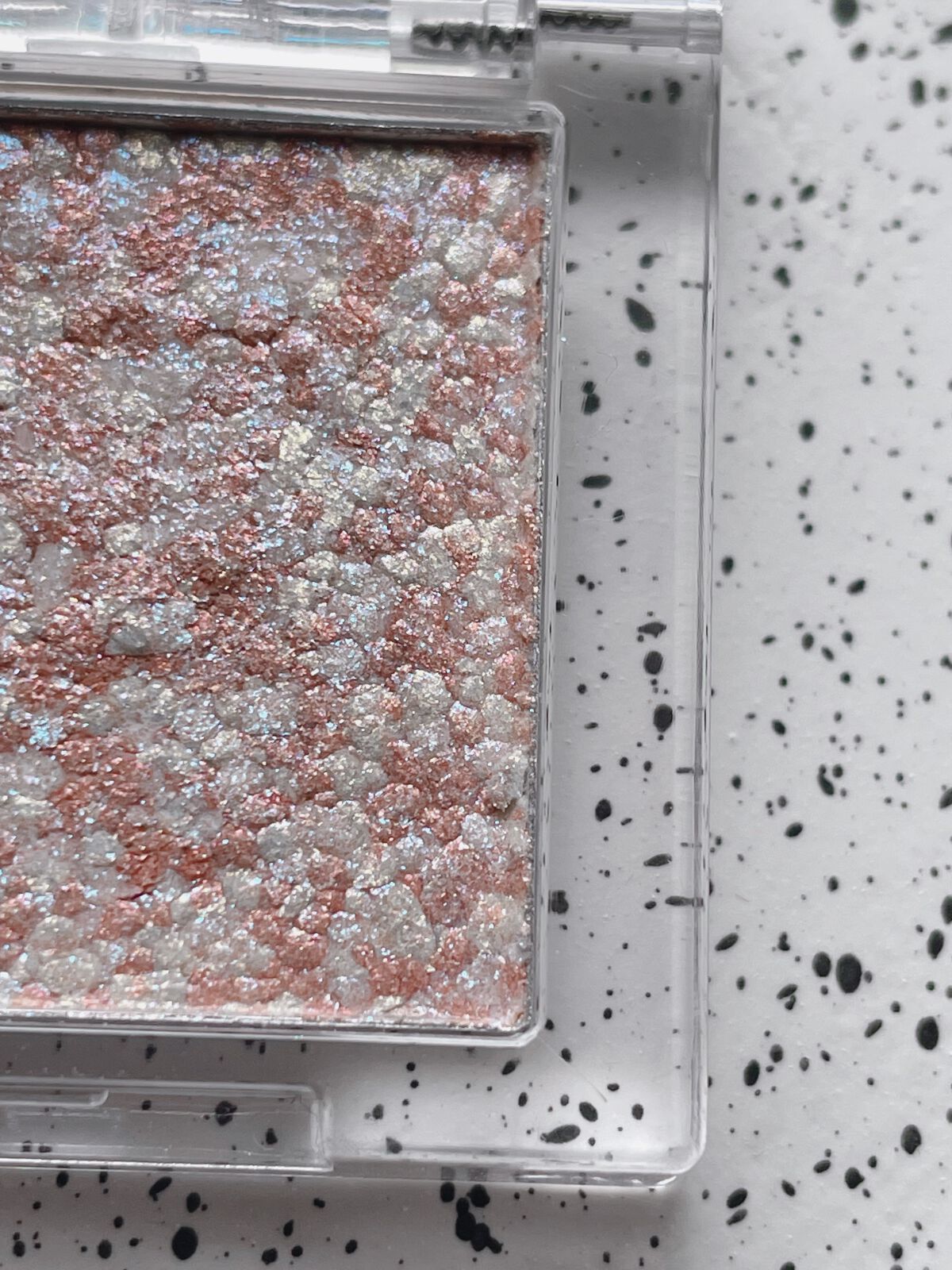 シングルアイシャドウ/aZTK/単色アイシャドウを使ったクチコミ(4枚目)