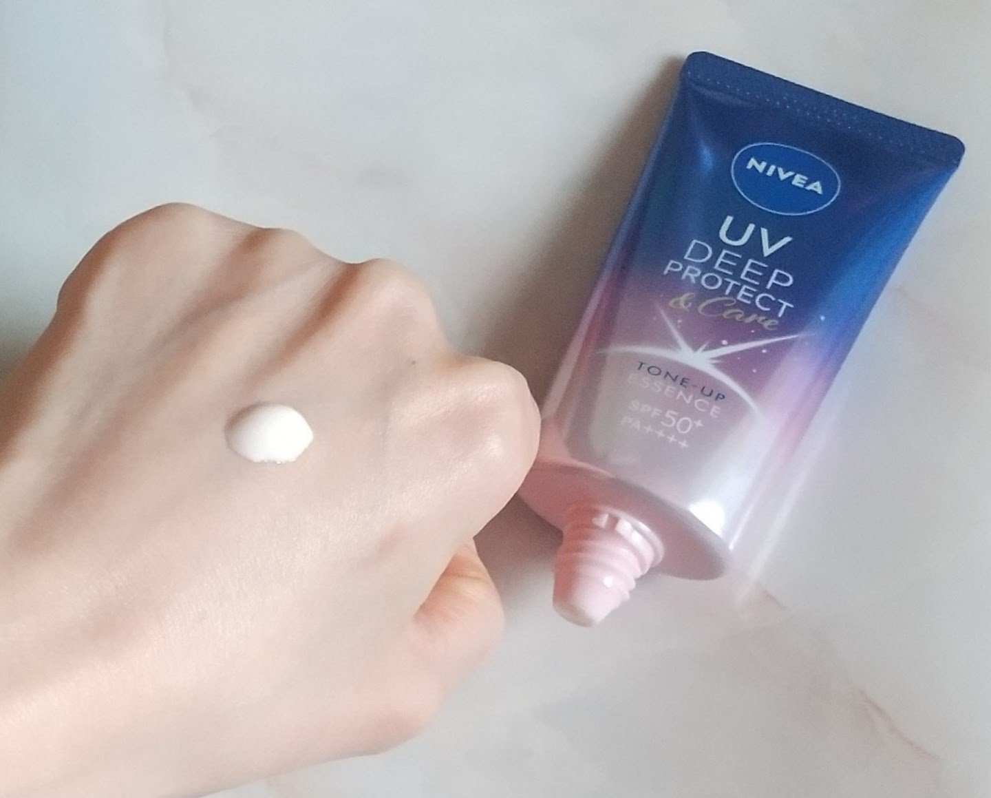 ニベアUV ディープ プロテクト＆ケア トーンアップ エッセンス/ニベア/日焼け止めローションを使ったクチコミ（2枚目）