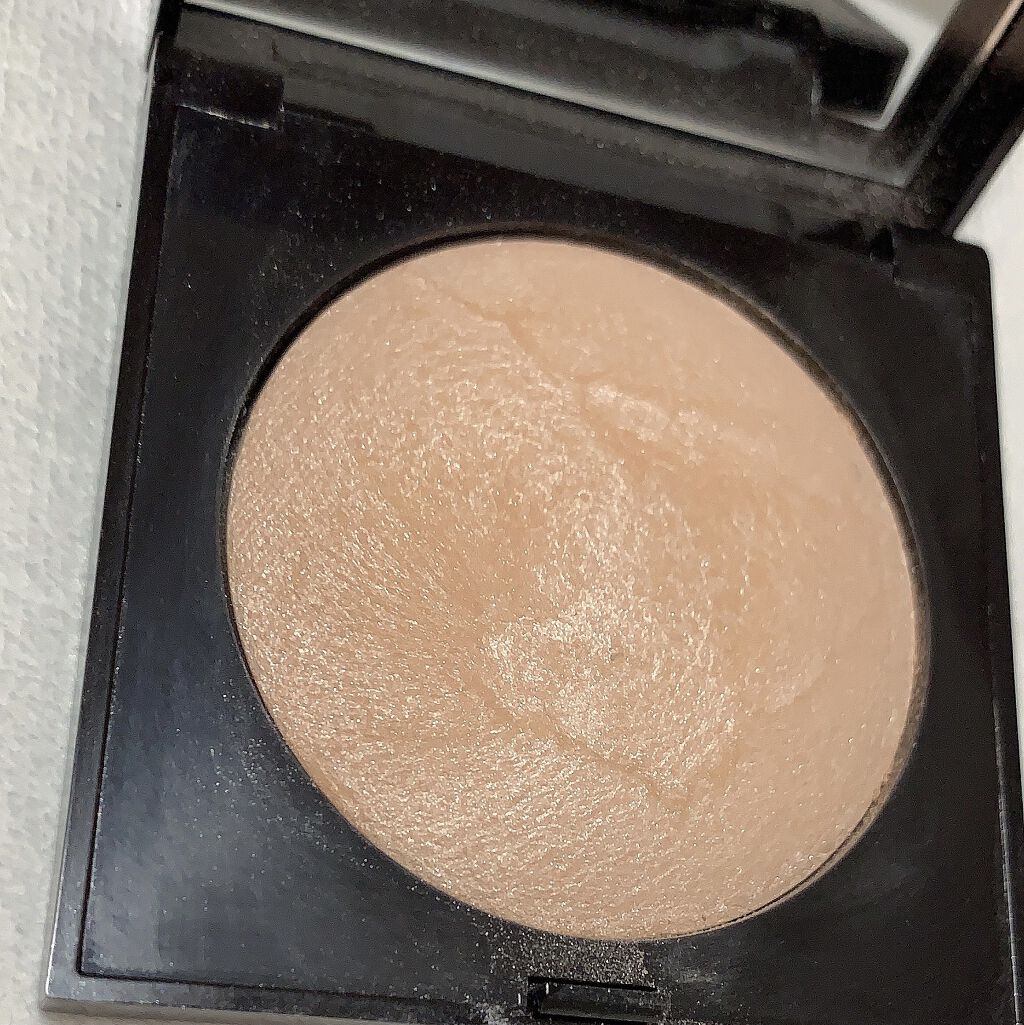 マットラディアンス ベイクドパウダー ハイライト01/ローラ メルシエ/パウダーハイライトを使ったクチコミ（1枚目）