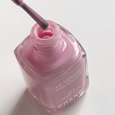 CHANEL ヴェルニのクチコミ「🏷｜CHANEL
615 SWEET LILAC


なんだか春を想わせるような、桜色のような.....」（2枚目）