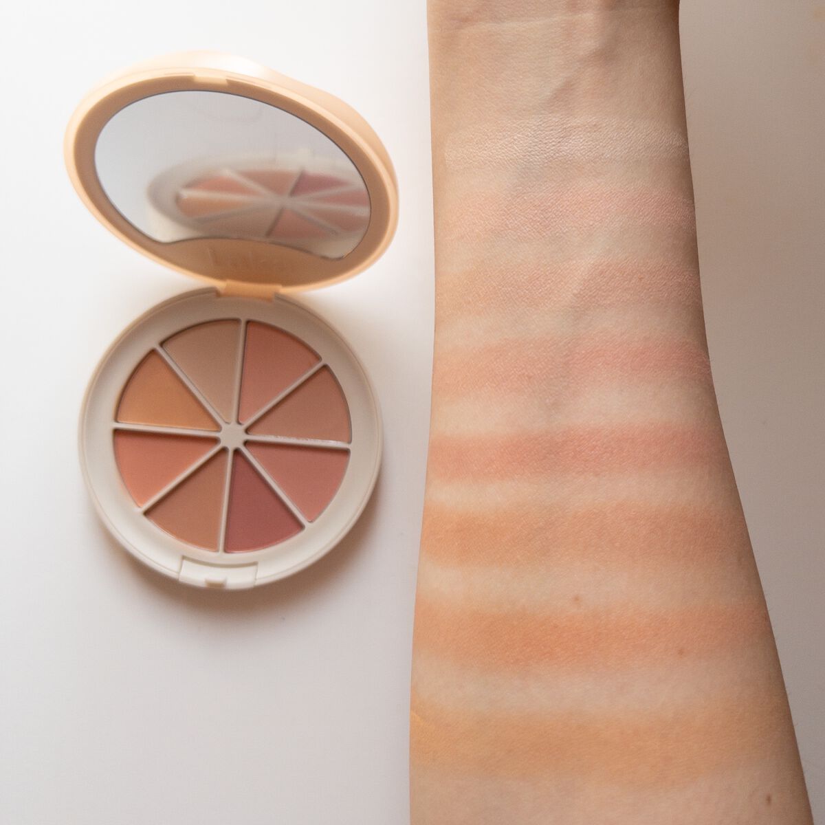 ミドルトーンアイシャドウコレクターパレット/Laka/アイシャドウパレットを使ったクチコミ(4枚目)