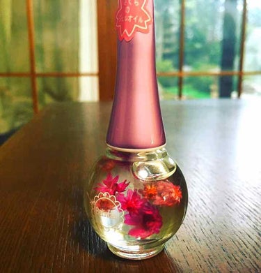 🌸ベリンダ ネイルオイル🌸
今年の３月頃に買ったネイルオイルです💅❤️
桜やお花が好きな私はこれに一目惚れし、衝動買いしました！(●´ω｀●)
ピンクの可愛いドライフラワーが中に入っていて、爪に塗るとふ