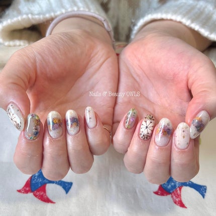 ぴよこれいと あうるす on LIPS 「前撮りネイル。和装と洋装に合うように。そんなオーダー。ご結婚、..」(3枚目)