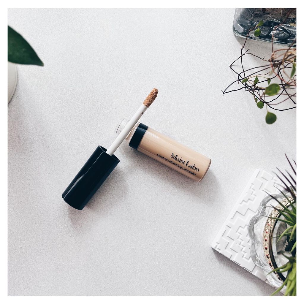 モイストラボ エッセンス薬用美白コンシーラー ナチュラルベージュ01/Moist Labo/リキッドコンシーラーを使ったクチコミ（1枚目）