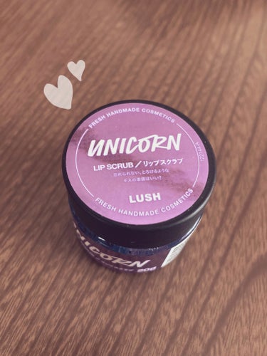 ラッシュ ユニコーン リップスクラブのクチコミ「【使った商品】

LUSH ユニコーン リップスクラブ💙

【商品の特徴】

くちびるをつるつ.....」（1枚目）