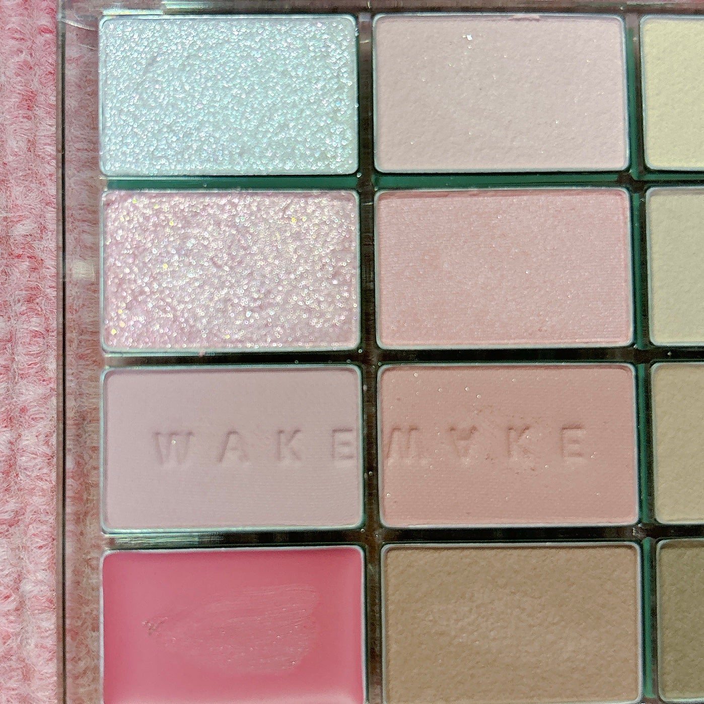 ソフトブラーリングアイパレット/wakemake/アイシャドウパレットを使ったクチコミ(3枚目)