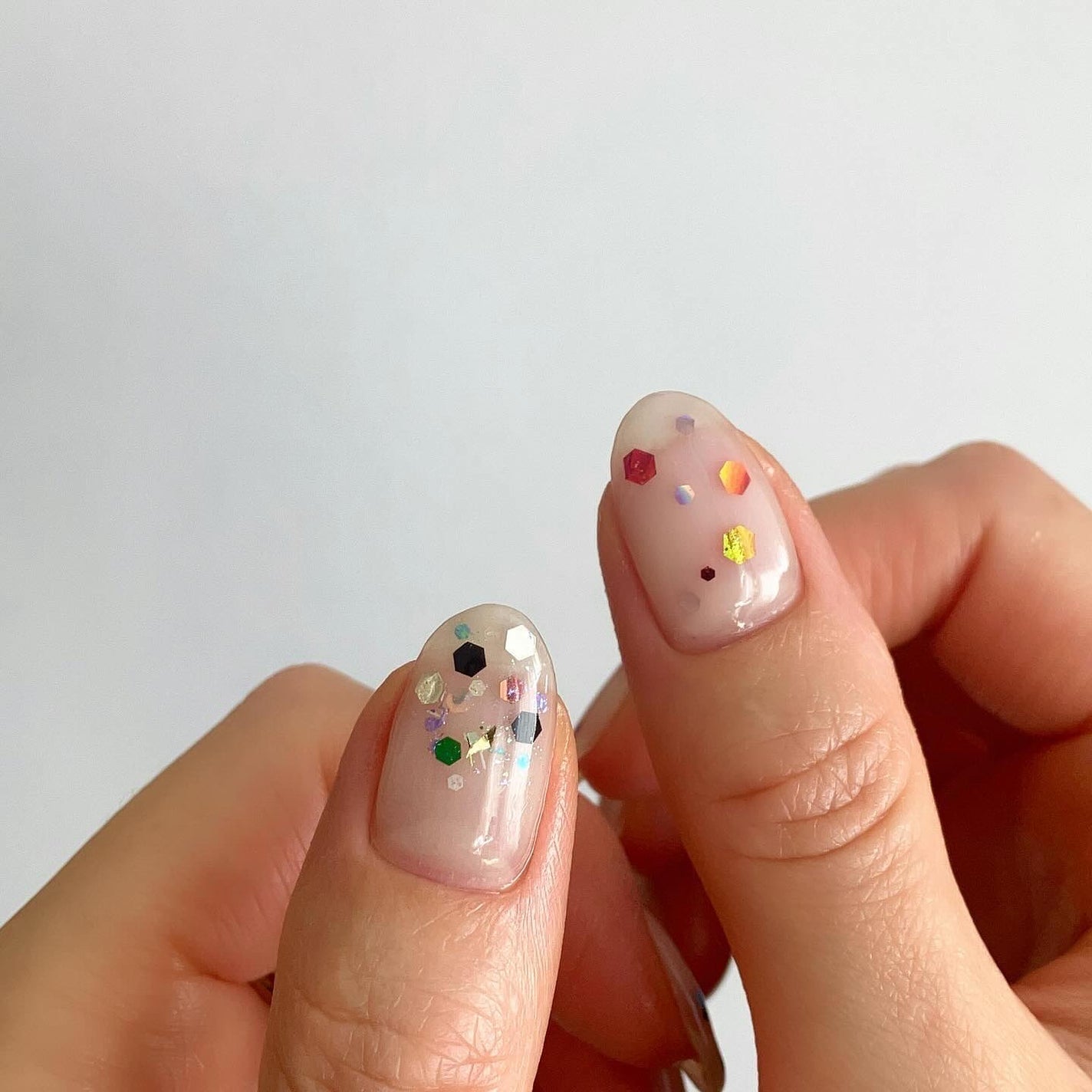 sato 🕊 self nail🫧🤍 on LIPS 「【CRÈU】toppingbox🎁ちょっとポップなmynail..」(2枚目)