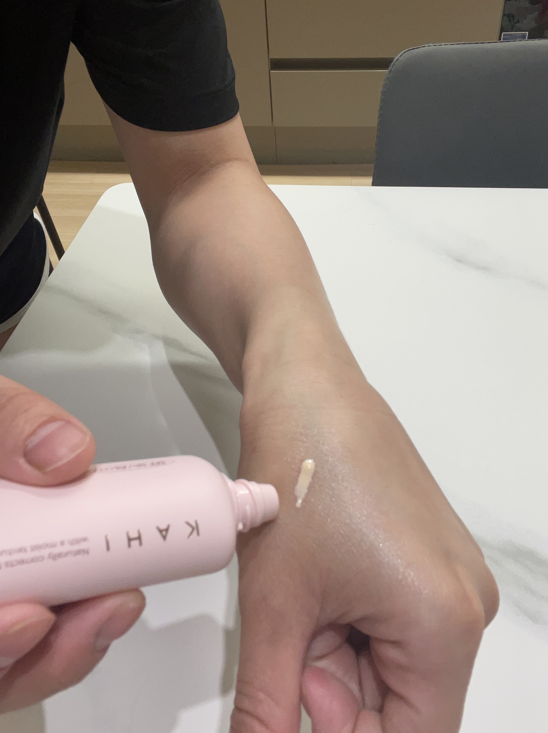 ウォーターホールディングトーンアップサンセラム/KAHI/日焼け止めローションを使ったクチコミ（3枚目）