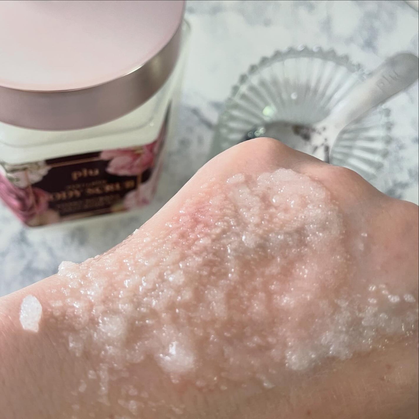 パヒュームドボディスクラブ ホワイトブラン/plu/ボディスクラブを使ったクチコミ(9枚目)