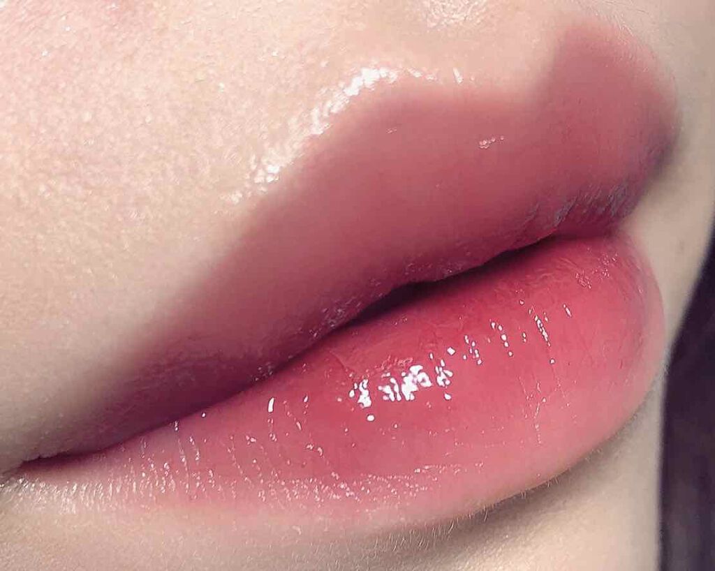 ジューシーラスティングティント/rom&nd/リップティントを使ったクチコミ（2枚目）