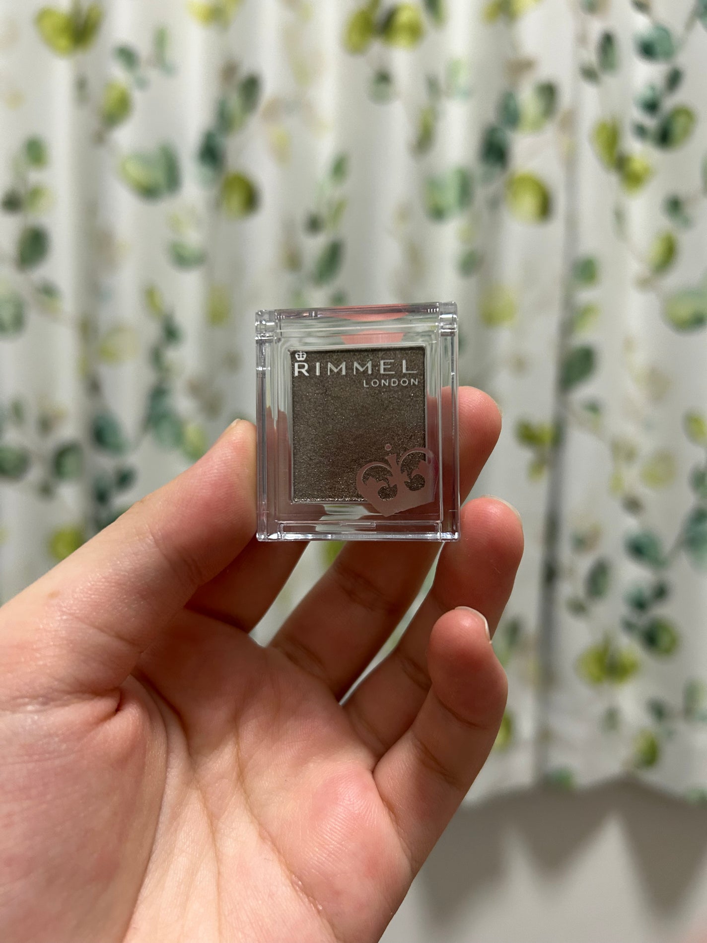 プリズム パウダーアイカラー/リンメル ロンドン/単色アイシャドウを使ったクチコミ(2枚目)