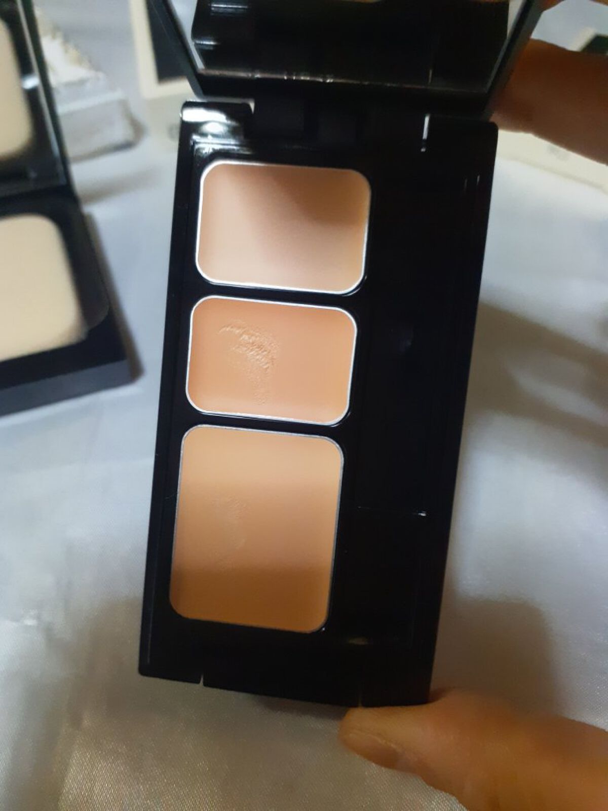 ミネラルコンシーラーパレット/エトヴォス/パレットコンシーラーを使ったクチコミ（2枚目）