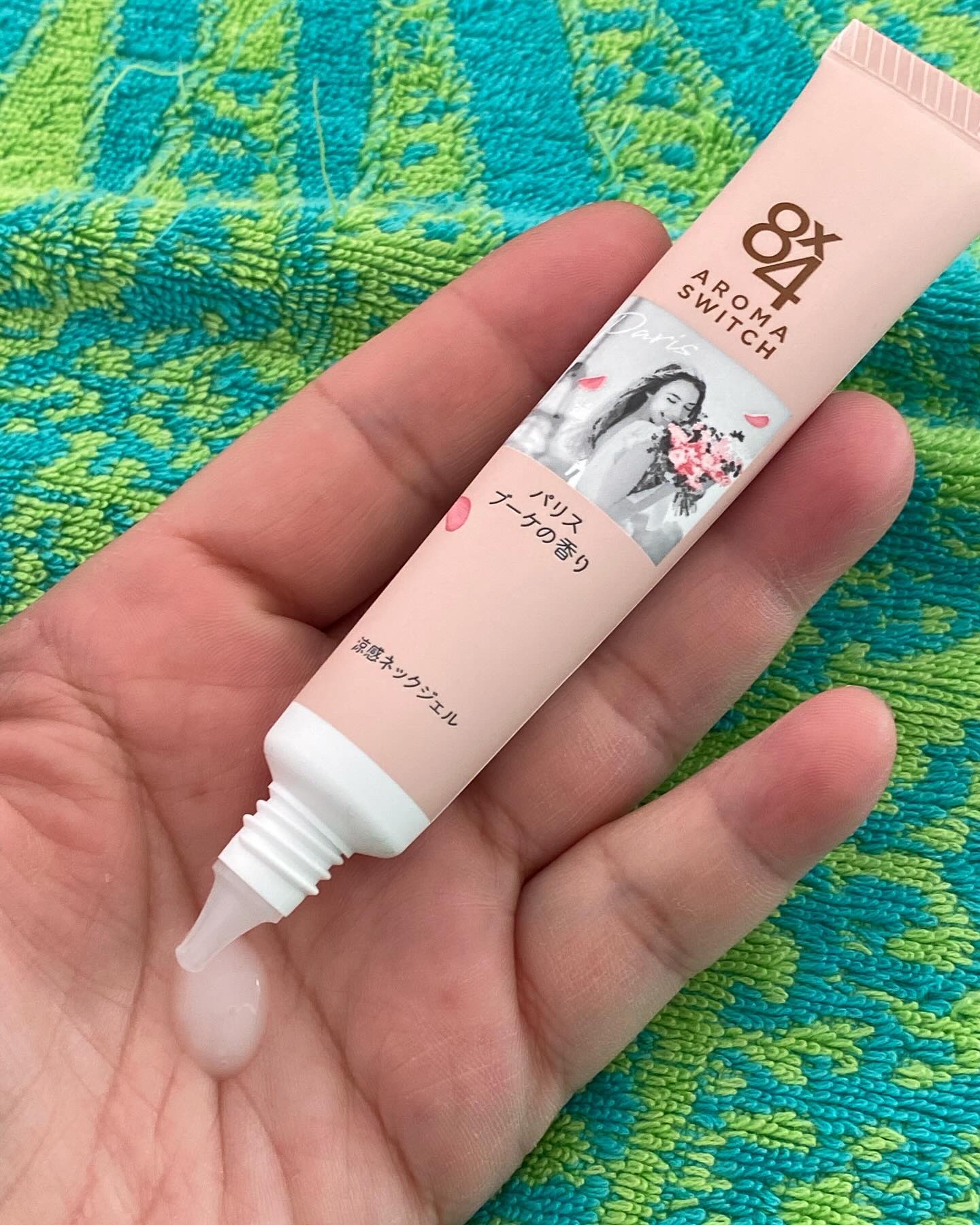 8x4 アロマスイッチ 涼感ネックジェル パリスブーケの香り/８ｘ４/デオドラント・制汗剤を使ったクチコミ（3枚目）