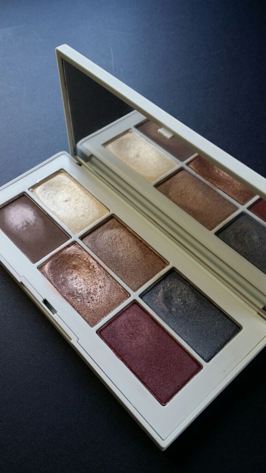 NARS フルールファータル アイシャドーパレット のクチコミ「手持ちのNARSの限定品のパレットの中で、唯一デイリーに使える優秀パレット🙌

これはよき！ブ.....」（3枚目）