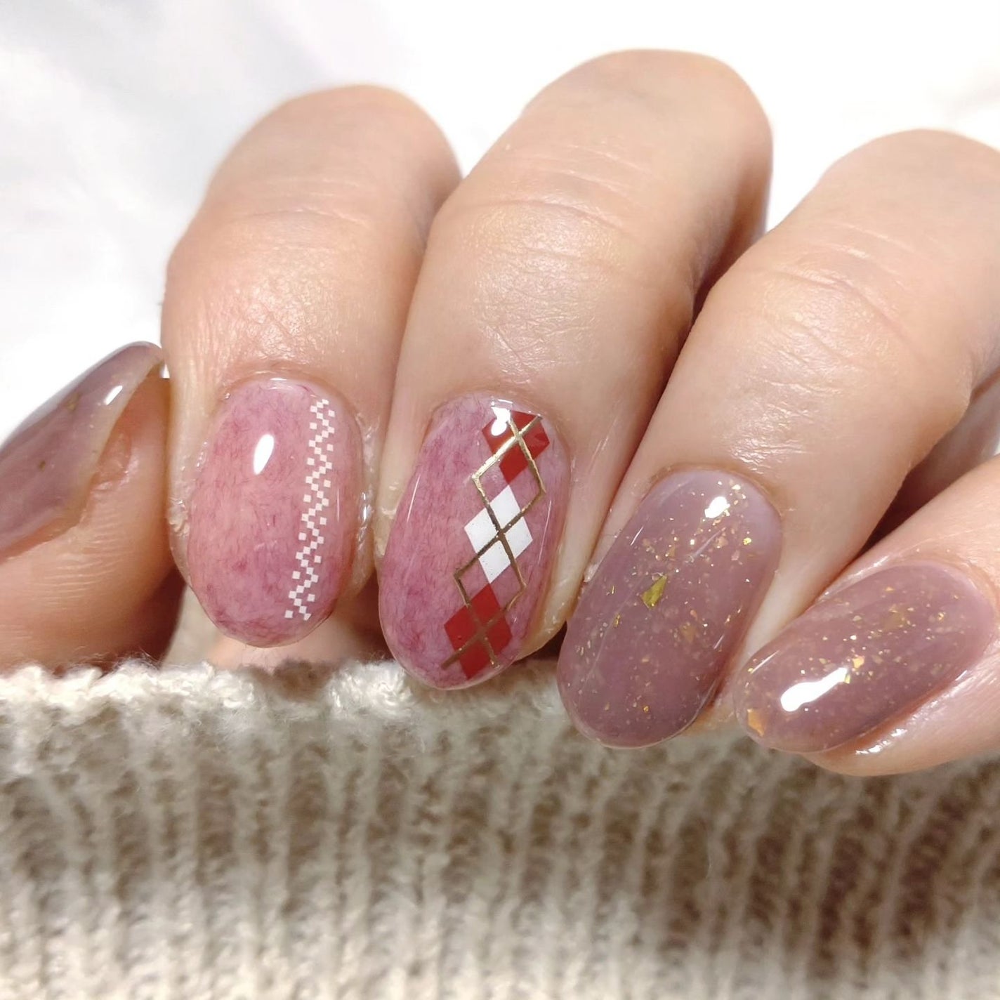 ミルクティ on LIPS 「✴✴#アーガイルネイル♦️✨✴この冬1番お気に入りだったネイル..」(5枚目)